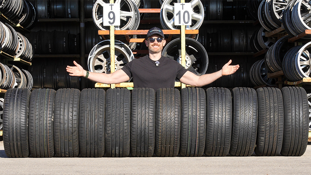 Jonathan Benson con los neumáticos de prueba