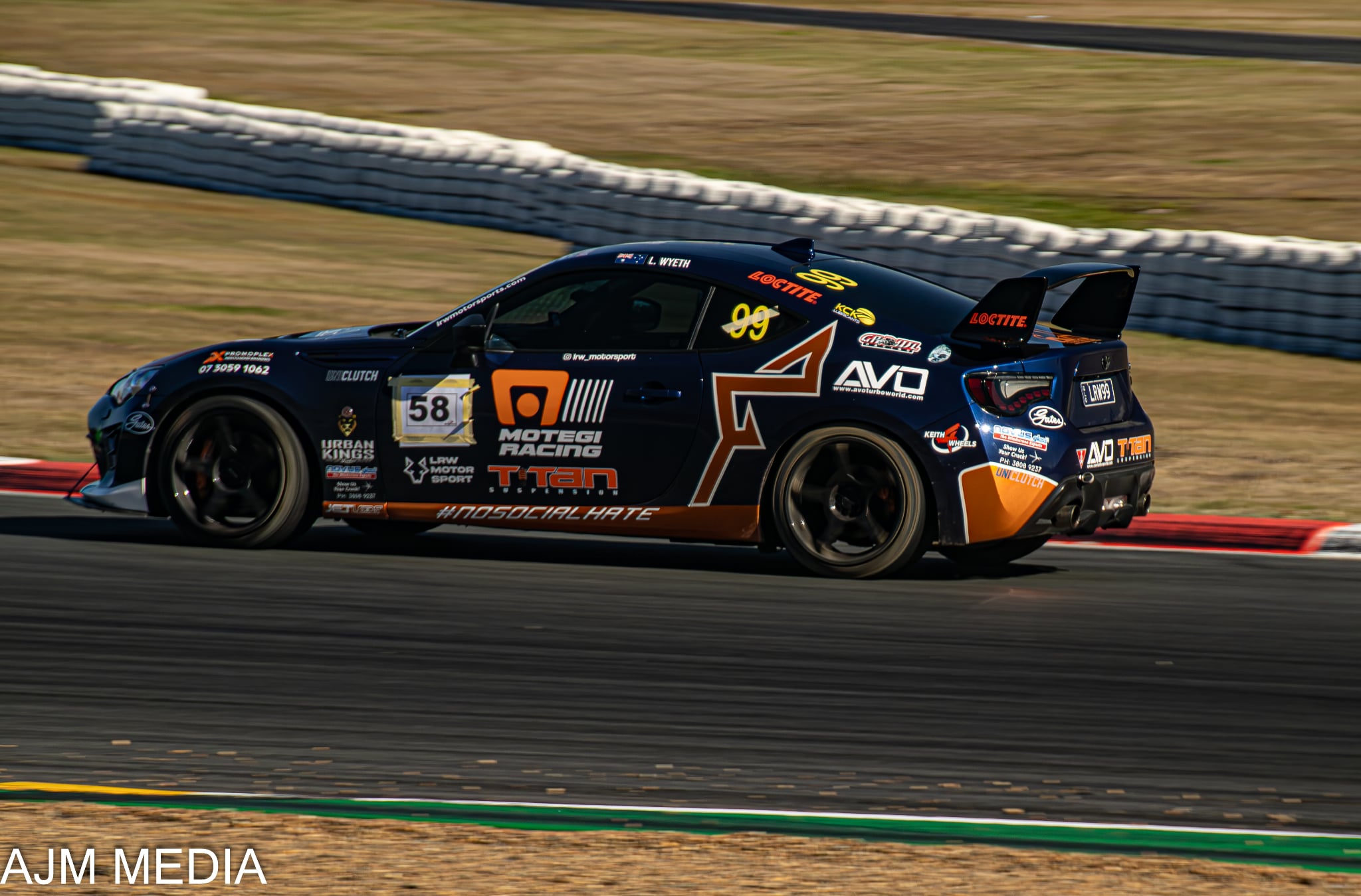 Yokohama Advan Neova AD09